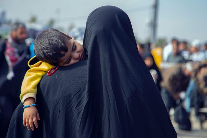 Chador auf der Flucht